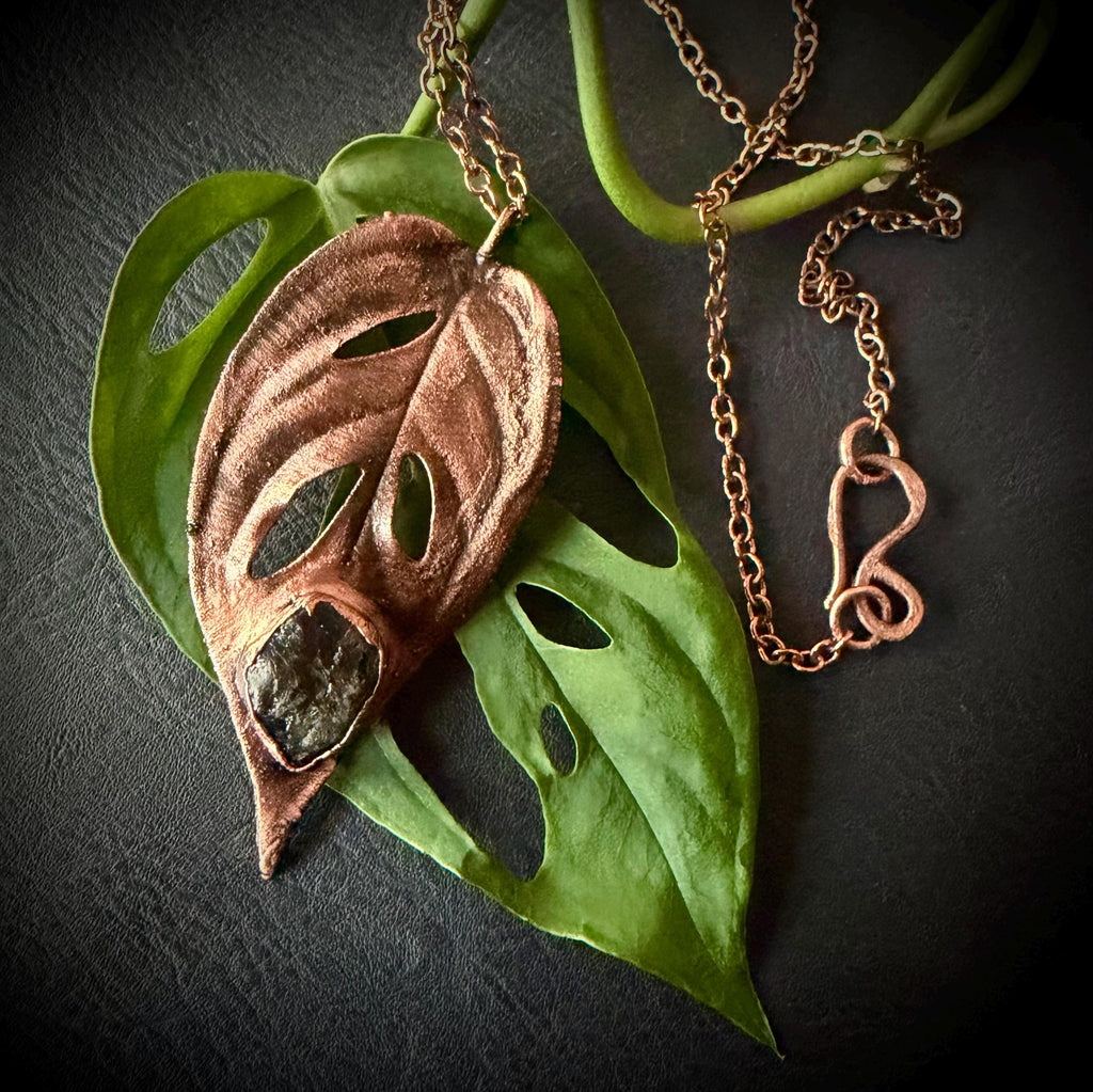 Electroformed Monstera Leaf Necklace with RAW Labradorite | Handmade Copper Jewelry | 18” Patina Chain __etsy:7986851376