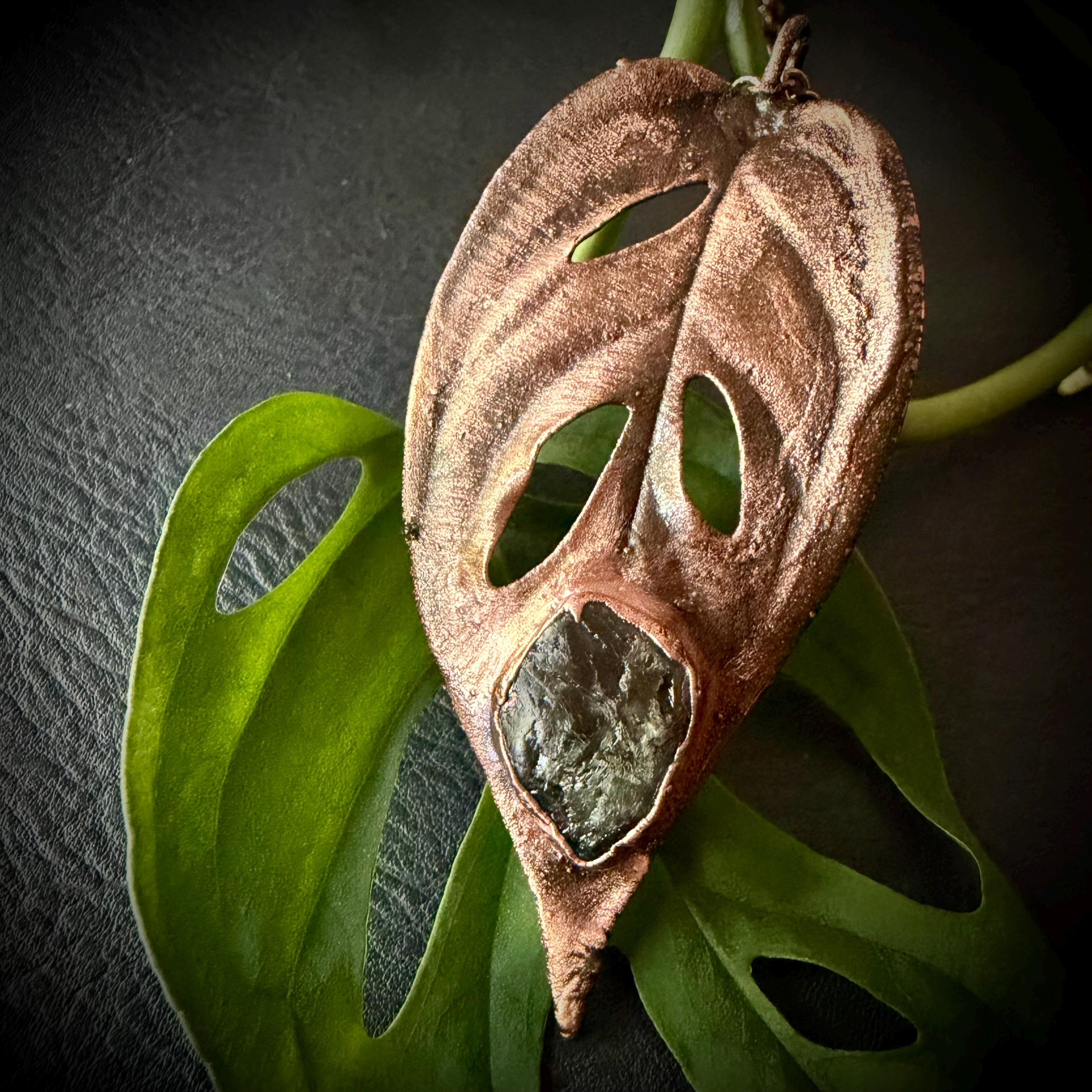 Electroformed Monstera Leaf Necklace with RAW Labradorite | Handmade Copper Jewelry | 18” Patina Chain __etsy:7986851366