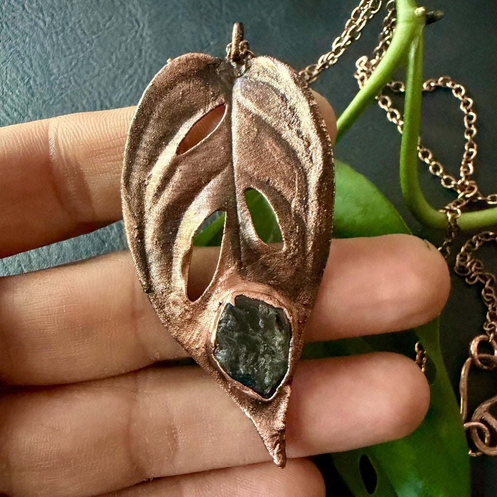 Electroformed Monstera Leaf Necklace with RAW Labradorite | Handmade Copper Jewelry | 18” Patina Chain __etsy:8034791707