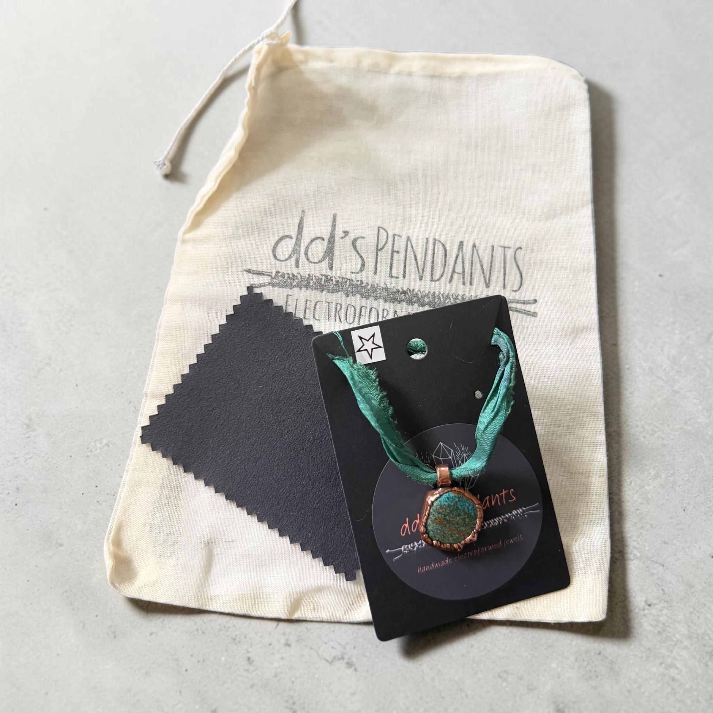 Green Sari Silk Gemstone Necklace | Boho Fiber Necklace | Recycled Silk Jewelry | Handmade Gemstone Pendant | Eco-Friendly Statement Necklac