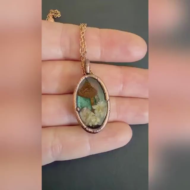 Flower Pendant Resin Necklace