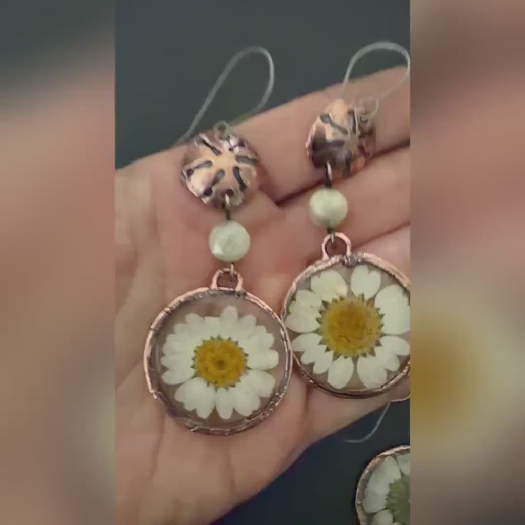 Daisy Resin Earrings